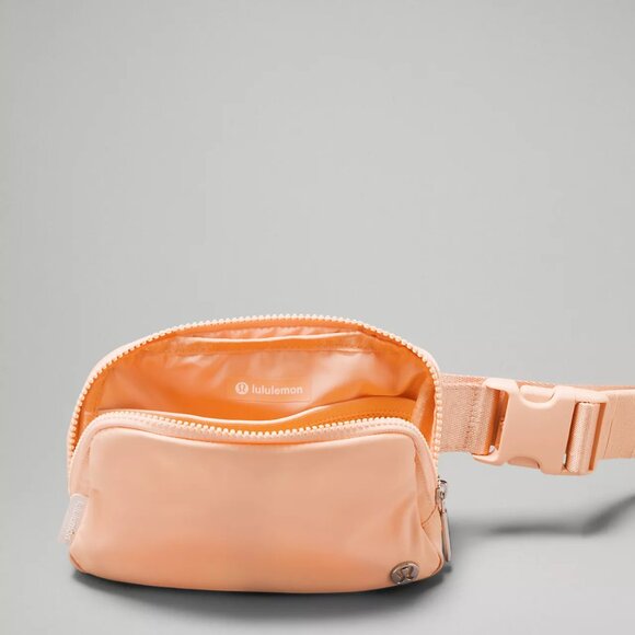 Lululemon Everywhere Belt Bag 1L in Summer Glow, BNWT - Picture 5 of 7